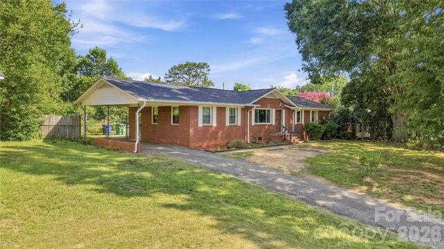 323 Meadowbrook Drive, Matthews, NC 28104