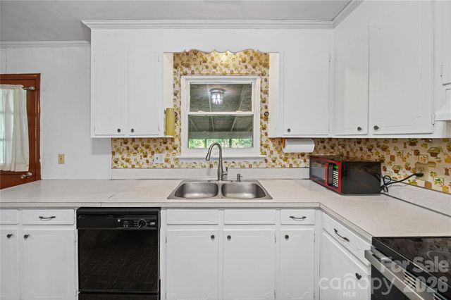 323 Meadowbrook Drive, Matthews, NC 28104