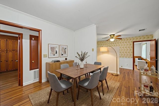 323 Meadowbrook Drive, Matthews, NC 28104