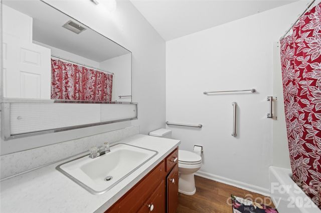 323 Meadowbrook Drive, Matthews, NC 28104