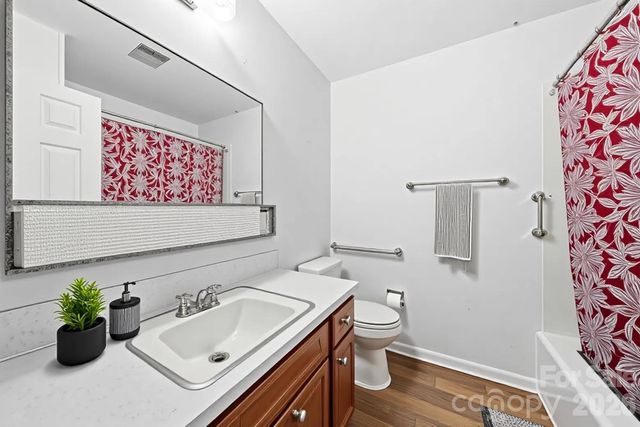 323 Meadowbrook Drive, Matthews, NC 28104