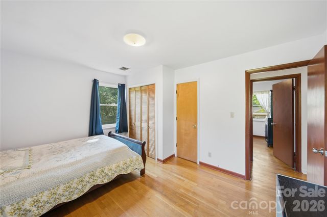 323 Meadowbrook Drive, Matthews, NC 28104