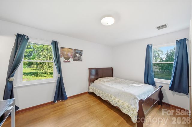 323 Meadowbrook Drive, Matthews, NC 28104