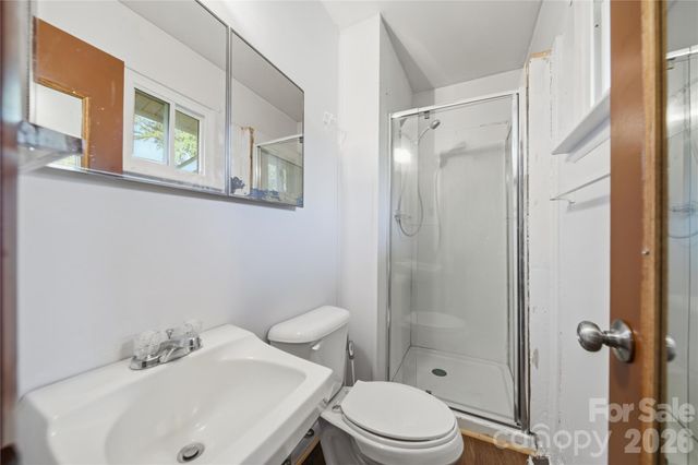 323 Meadowbrook Drive, Matthews, NC 28104