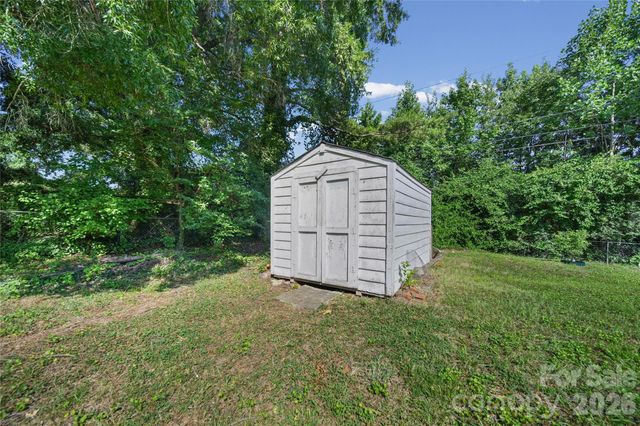 323 Meadowbrook Drive, Matthews, NC 28104