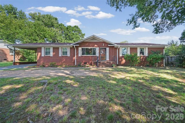 323 Meadowbrook Drive, Matthews, NC 28104