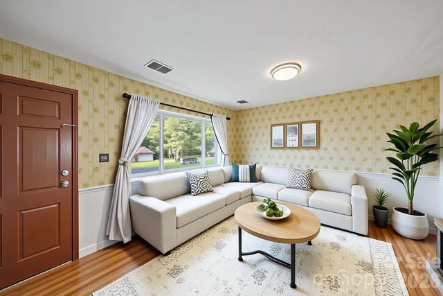 323 Meadowbrook Drive, Matthews, NC 28104