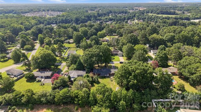 323 Meadowbrook Drive, Matthews, NC 28104