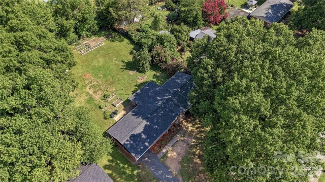 323 Meadowbrook Drive, Matthews, NC 28104