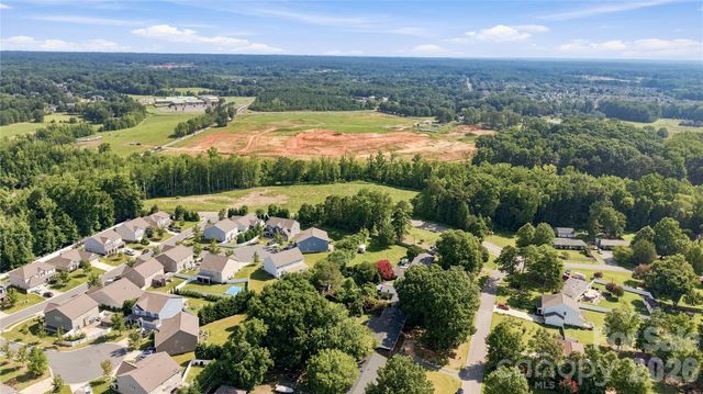 323 Meadowbrook Drive, Matthews, NC 28104
