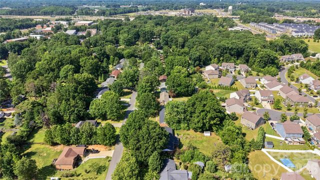 323 Meadowbrook Drive, Matthews, NC 28104