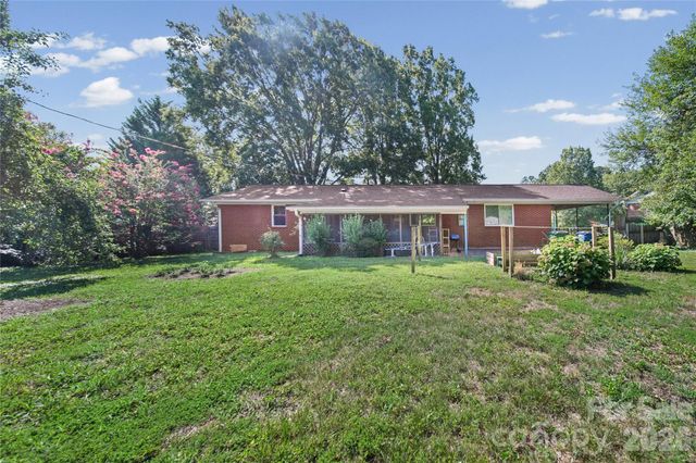 323 Meadowbrook Drive, Matthews, NC 28104