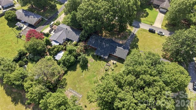 323 Meadowbrook Drive, Matthews, NC 28104