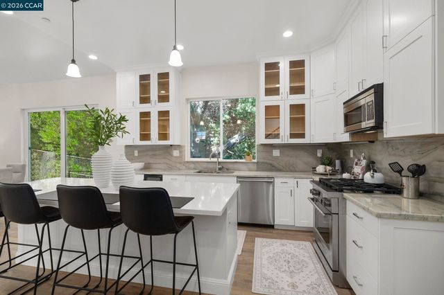 208 Valley View Pl, El Sobrante, CA 94803