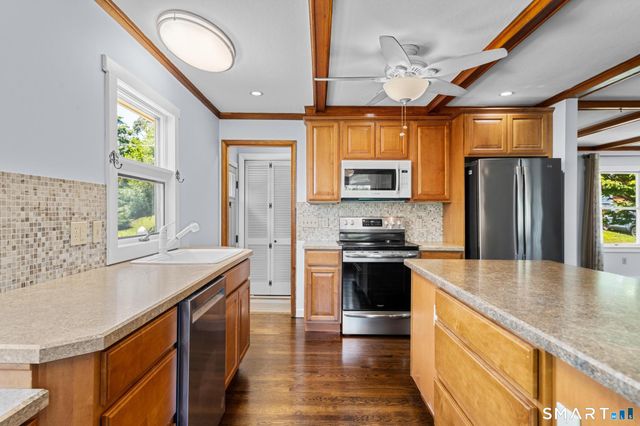 48 Prospect Avenue, East Lyme, CT 06357