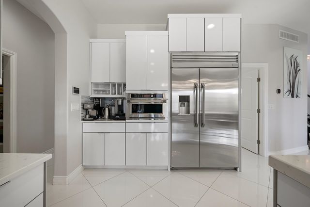 1818 N Burning Tree Cir, Wichita, KS 67230