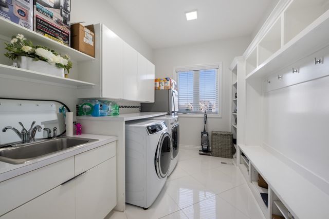 1818 N Burning Tree Cir, Wichita, KS 67230