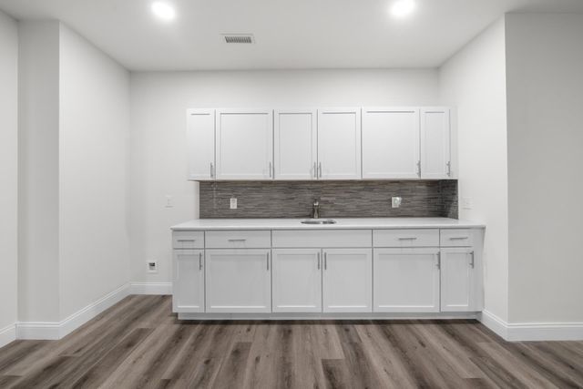 1818 N Burning Tree Cir, Wichita, KS 67230