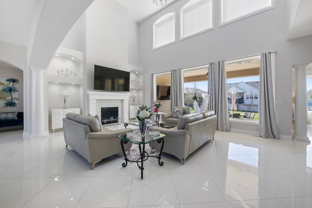 1818 N Burning Tree Cir, Wichita, KS 67230