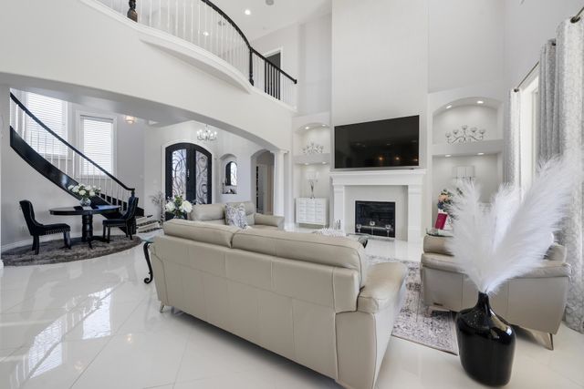 1818 N Burning Tree Cir, Wichita, KS 67230