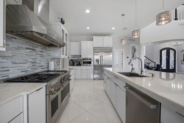 1818 N Burning Tree Cir, Wichita, KS 67230