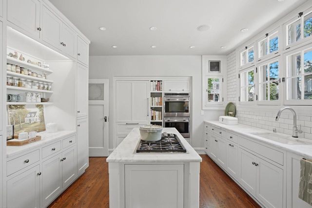 3509 N Summit AVENUE, Shorewood, WI 53211