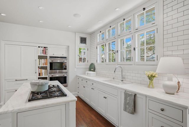 3509 N Summit AVENUE, Shorewood, WI 53211