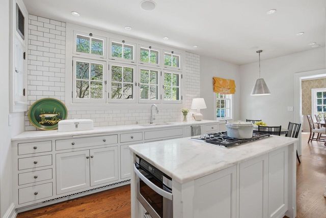 3509 N Summit AVENUE, Shorewood, WI 53211