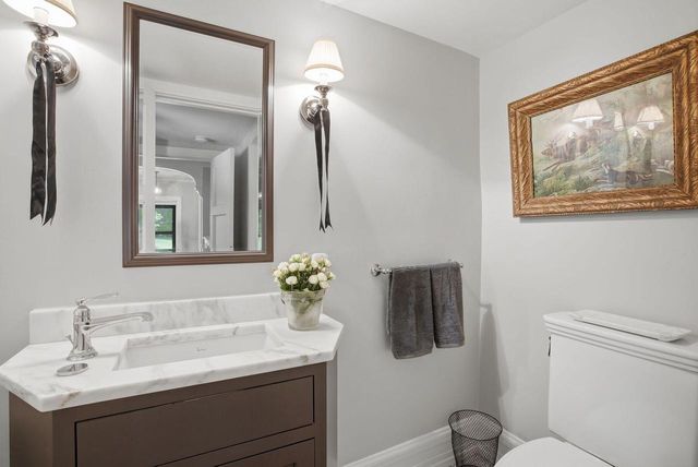 3509 N Summit AVENUE, Shorewood, WI 53211