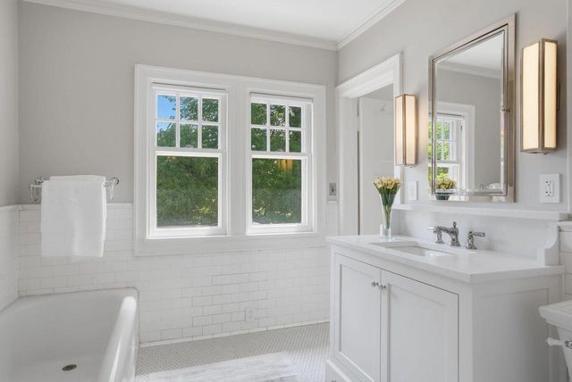 3509 N Summit AVENUE, Shorewood, WI 53211