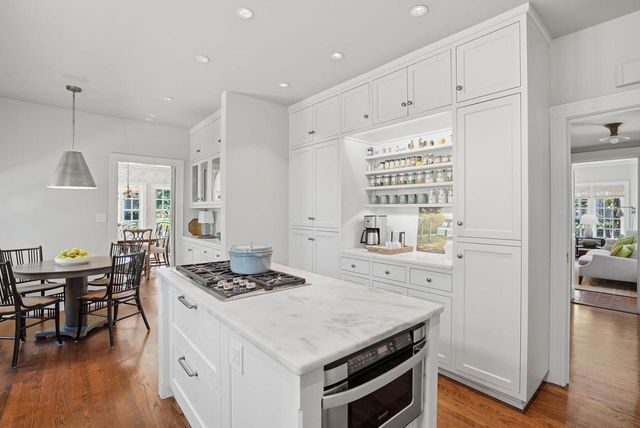 3509 N Summit AVENUE, Shorewood, WI 53211