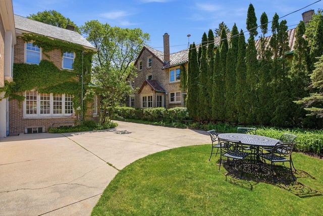 3509 N Summit AVENUE, Shorewood, WI 53211