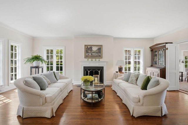 3509 N Summit AVENUE, Shorewood, WI 53211