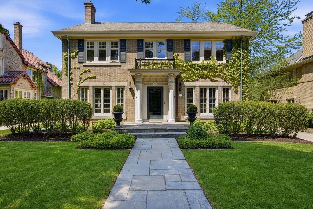 3509 N Summit AVENUE, Shorewood, WI 53211