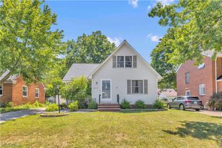 10077 Beaconsfield Drive, Parma Heights, OH 44130