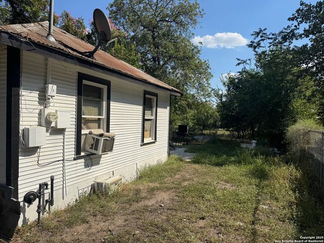 202 Weaver, San Antonio, TX 78210