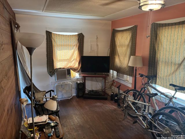 202 Weaver, San Antonio, TX 78210