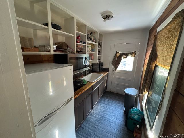 202 Weaver, San Antonio, TX 78210