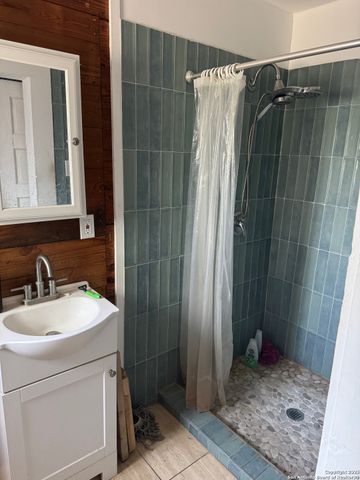 202 Weaver, San Antonio, TX 78210