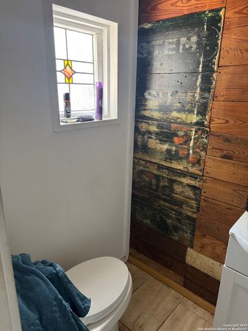 202 Weaver, San Antonio, TX 78210