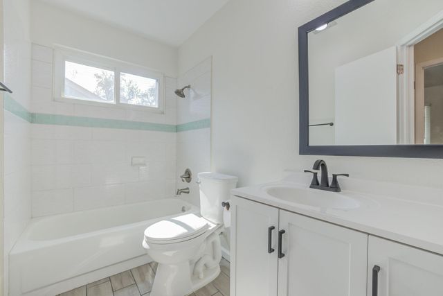 8809 United Kingdom DR, Austin, TX 78748