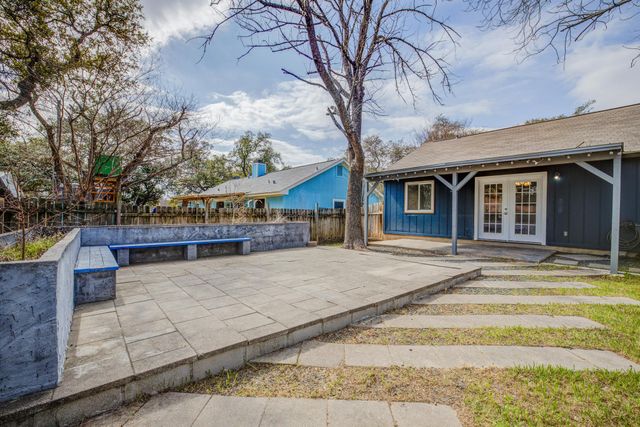 8809 United Kingdom DR, Austin, TX 78748