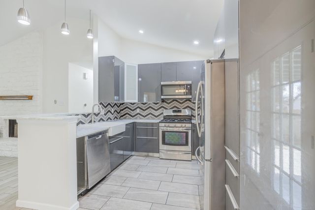 8809 United Kingdom DR, Austin, TX 78748