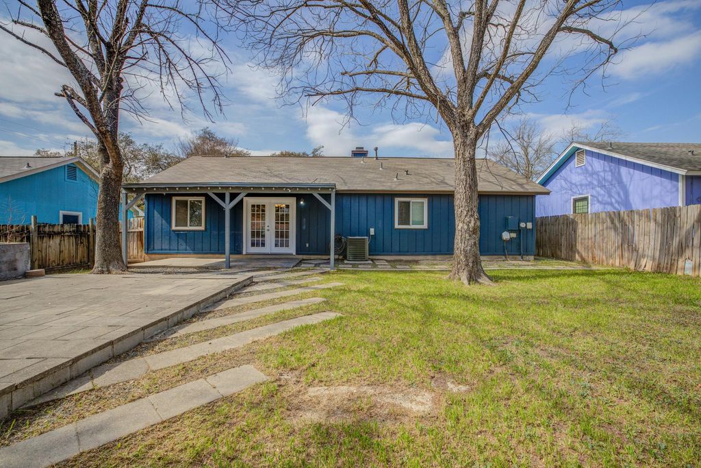 8809 United Kingdom DR, Austin, TX 78748