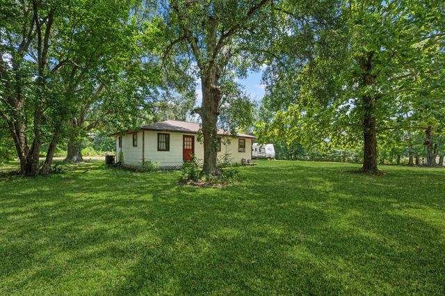 298 County Road 2197, Cleveland, TX 77327