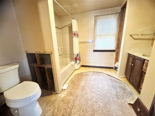 2506 LOVELAND Avenue, Millcreek, PA 16506