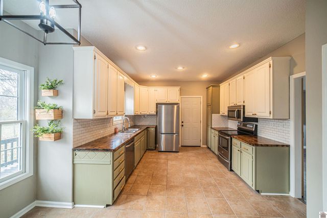 4010 Clinton Rd., Paducah, KY 42001