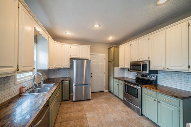 4010 Clinton Rd., Paducah, KY 42001