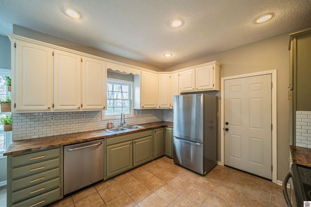 4010 Clinton Rd., Paducah, KY 42001