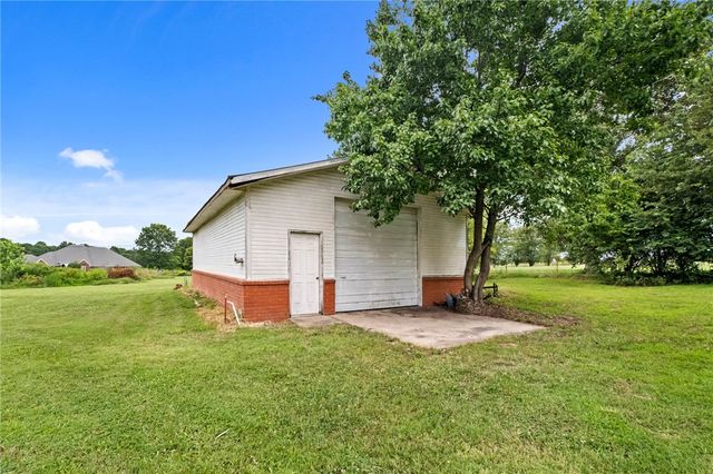 4890 Butterfield Coach Road, Springdale, AR 72764